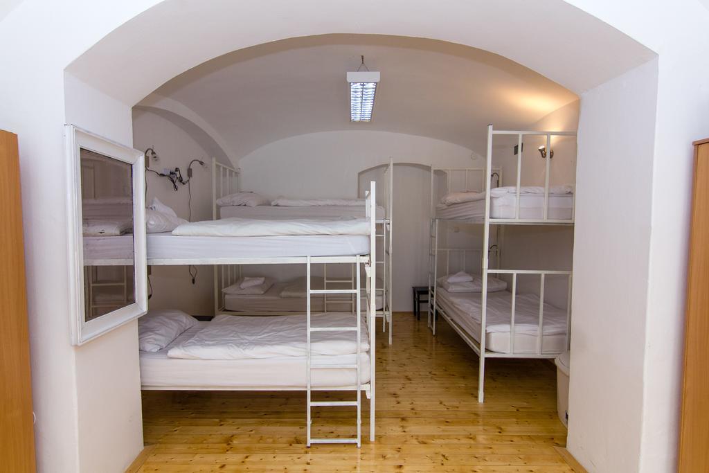 Hostel Tufna Osijek Buitenkant foto